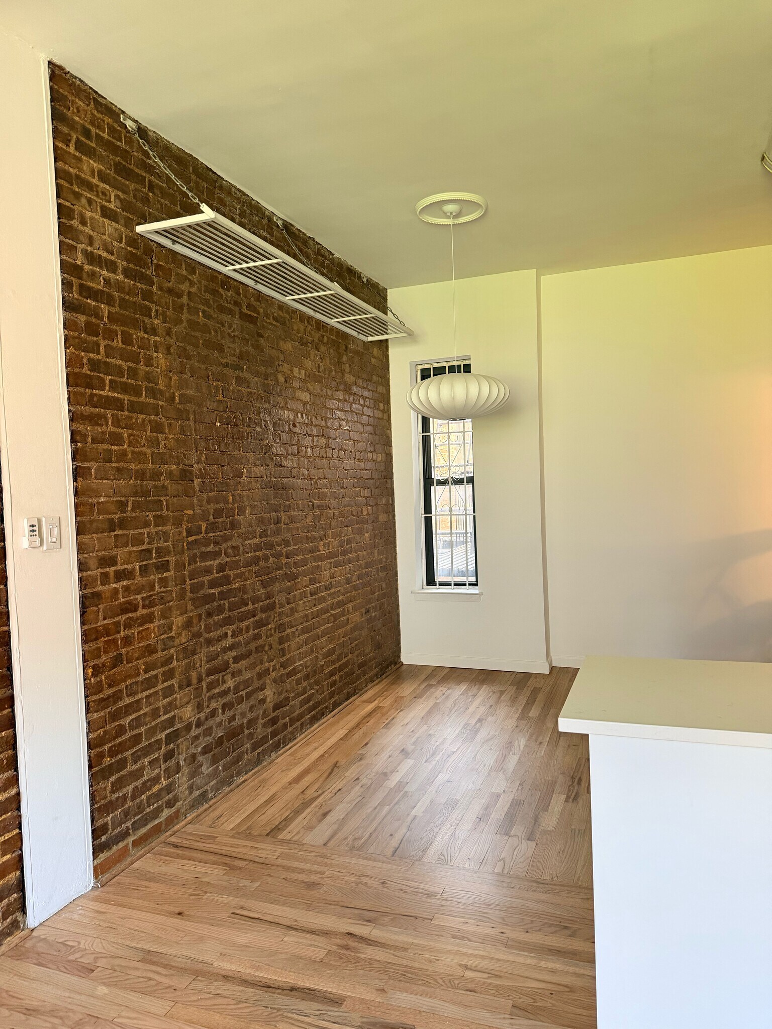 Building Photo - 78 W 85th St