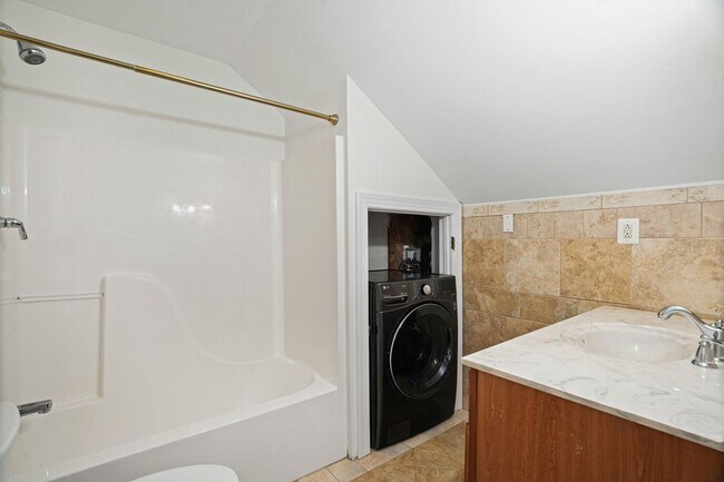 Building Photo - 7712 Dolly Dr