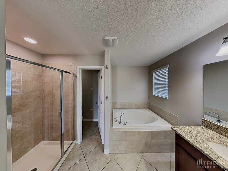 Building Photo - 13805 Newport Shores Dr