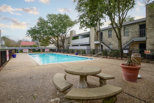 Building Photo - 10733 Braes Bend Dr