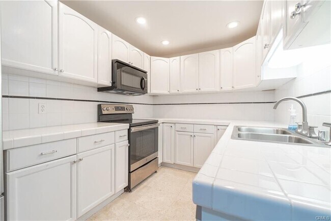 Building Photo - 376 Miraleste Dr