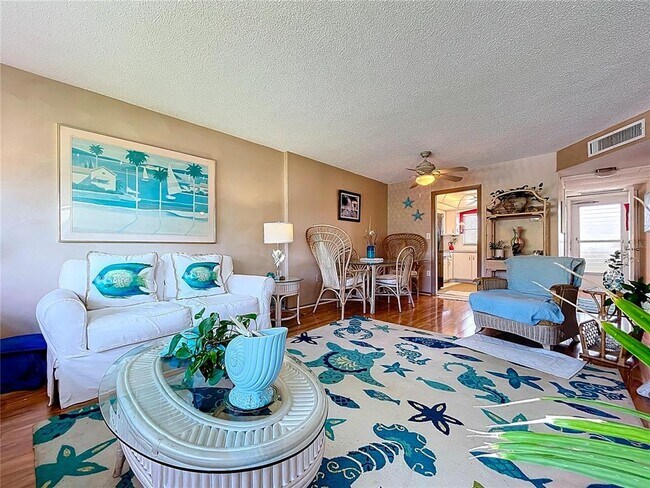 Building Photo - 4650 Cove Cir