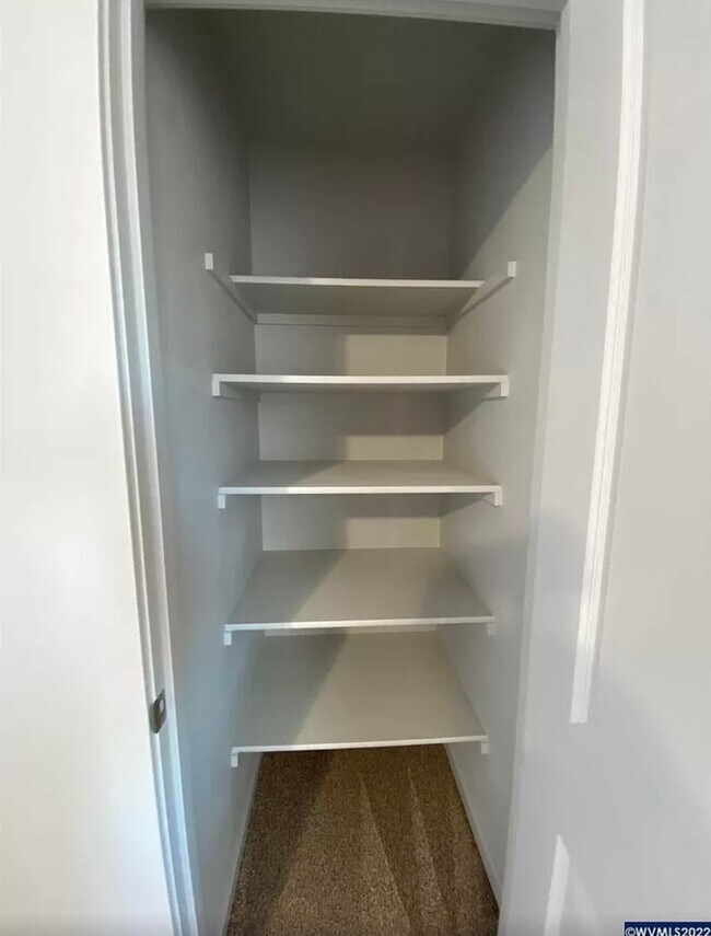 Building Photo - Available now! 3 bedroom ~ 2.5 Bathroom st...