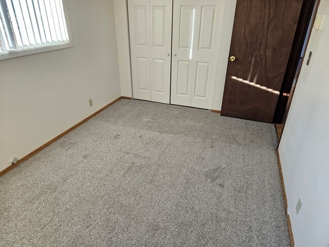 Building Photo - 677n52