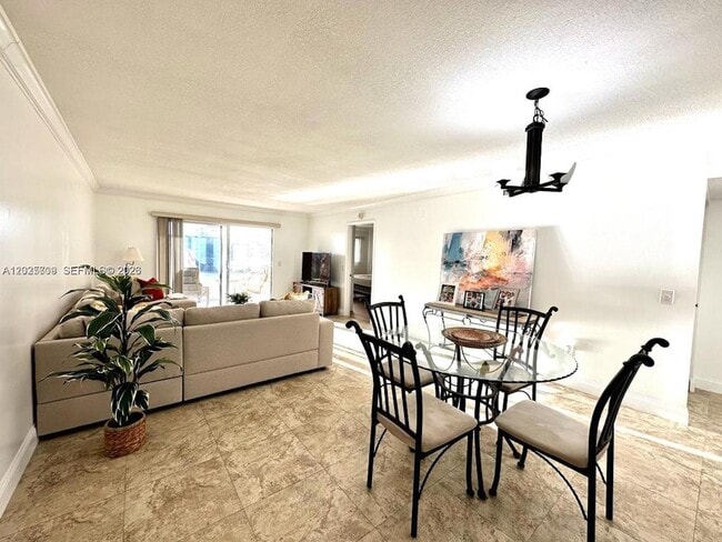 Building Photo - 850 SW 138th Ave