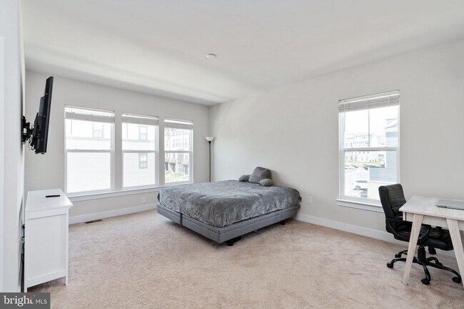 Building Photo - 1747 Riverbluff Ave