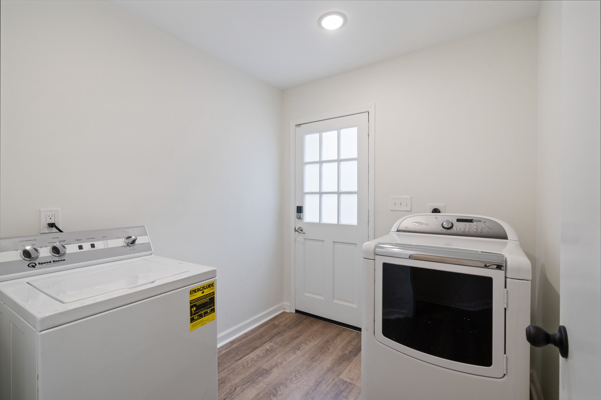 Laundry Room - 825 York St