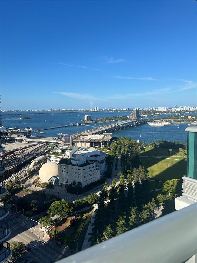 Building Photo - 900 Biscayne Blvd