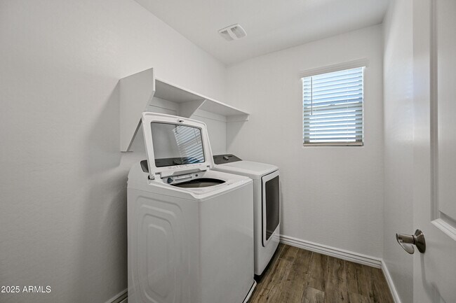 Building Photo - 14435 W El Cortez Pl