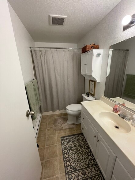 Bathroom - 2527 Superior St