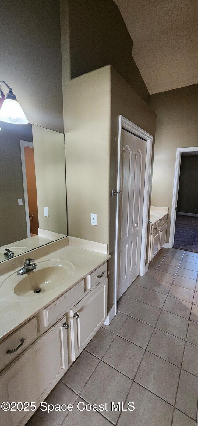 Building Photo - 2577 Sykes Creek Dr