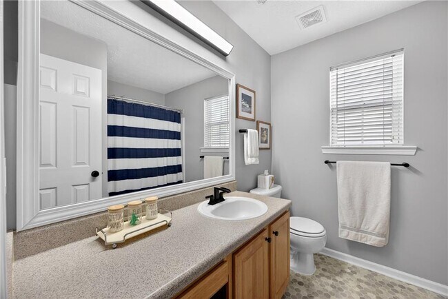 Building Photo - 9899 Vista Cir