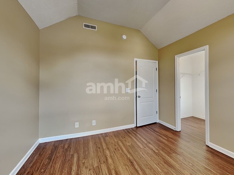 Building Photo - 3368 Marrast Dr
