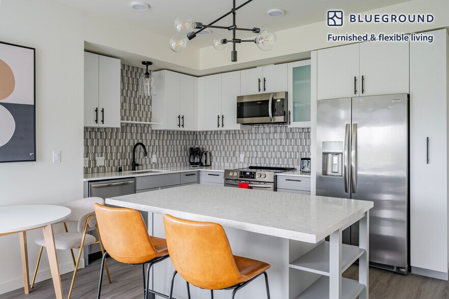 Building Photo - 10050 NE 10th St