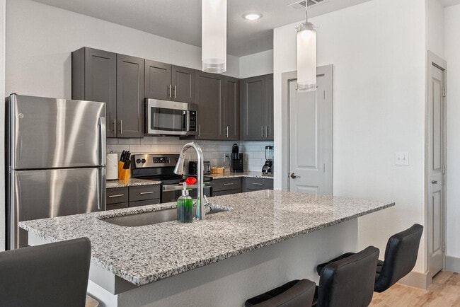 Building Photo - 12100 1/2 Ferrystone Glen Dr