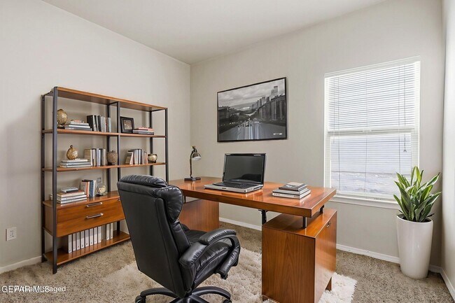 Building Photo - 7533 Red Cedar Dr