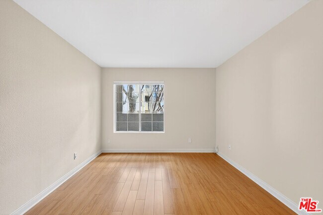 Building Photo - 21450 Burbank Blvd