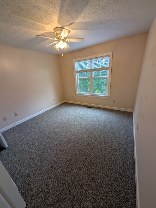 Building Photo - 2 Rujon Drive