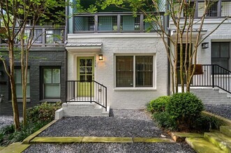 Building Photo - 758 Aerial Way