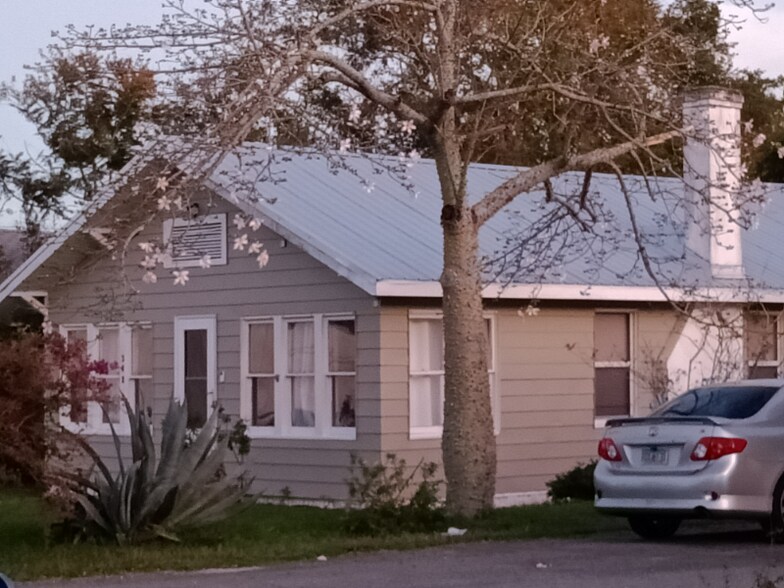 Primary Photo - 308 W Smith Ave
