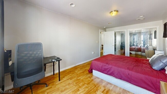 Building Photo - 408 Forest St
