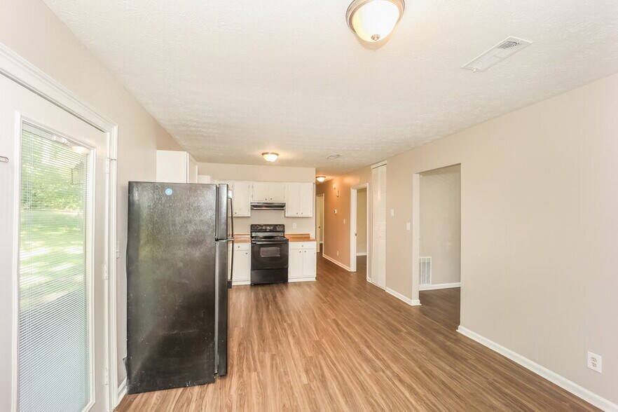Building Photo - 156 Meadowlark Ln