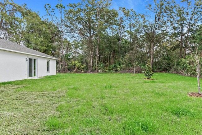 Building Photo - Stunning new home with 3 car garage