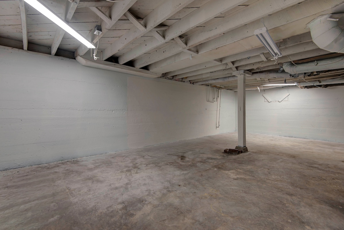 Building Photo - 1328 S Florence Ave