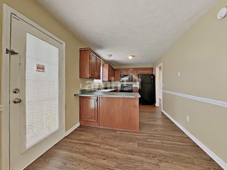 Building Photo - 1103 Bolton Dr