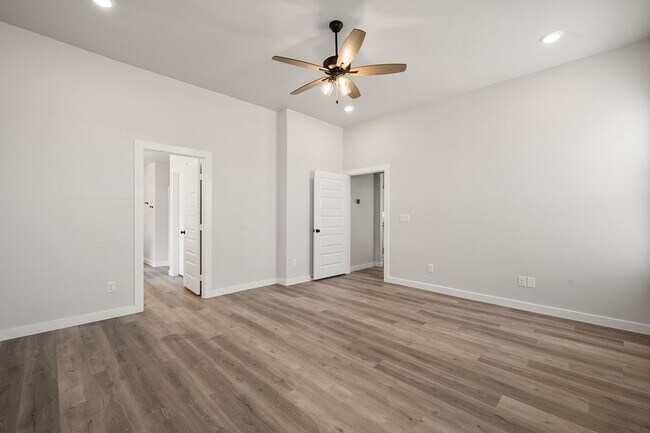 Building Photo - Pre leasing for July: 4-Bedrooms, 2-Bathroom