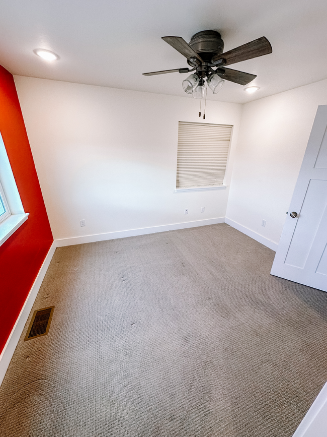 Building Photo - $500 OFF FIRST MONTHS RENT