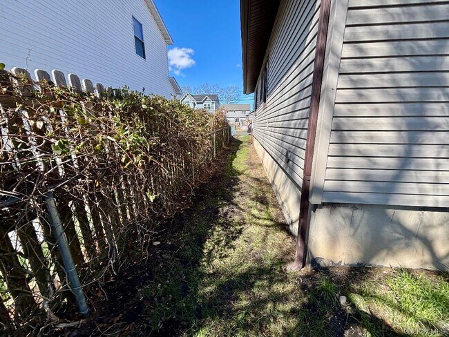 Building Photo - 78 Carlton Ave