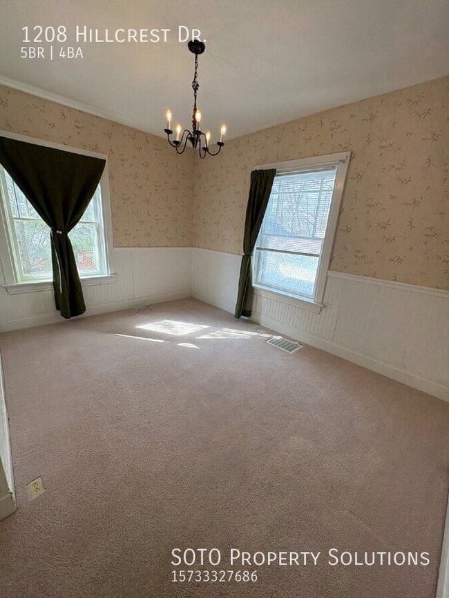 Building Photo - 1208 Hillcrest Dr