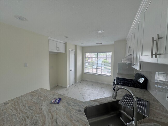 Building Photo - 12827 Waybridge St