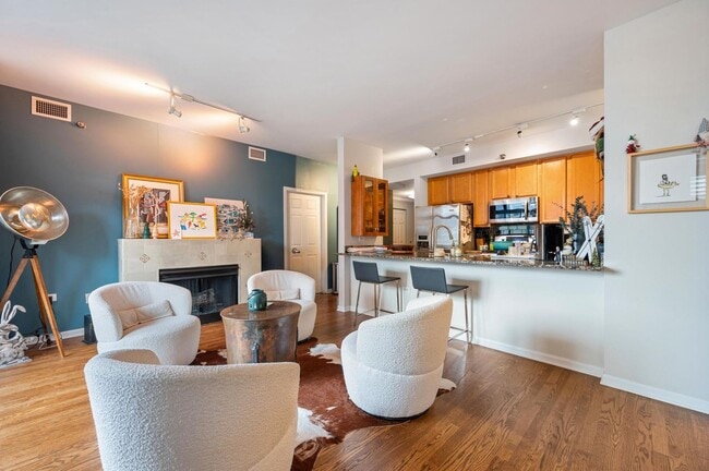 Building Photo - STUNNING 2BED/2BATH LARGE CORNER UNIT, GARAGE PARKING, HEAT, CABLE/INTERNET INCLUDED