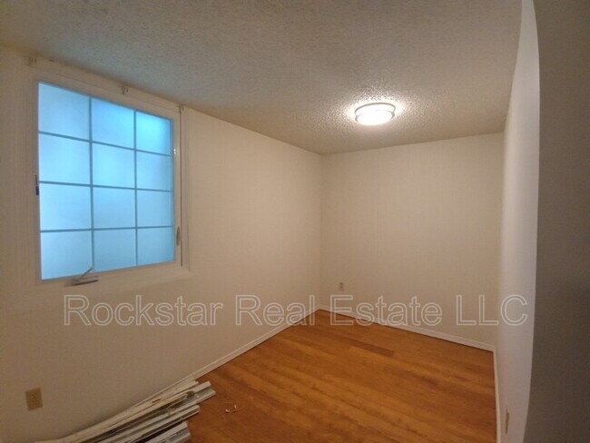 Building Photo - 1739 W Tenth Ave