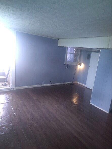 Building Photo - 1532 Woodland Ave NW