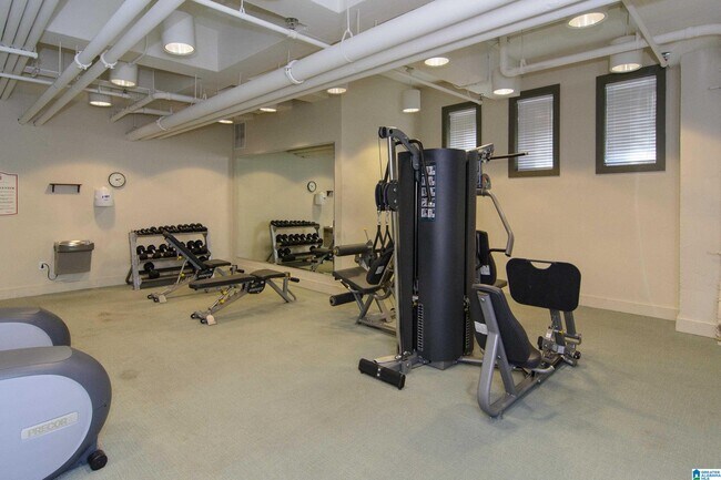 Building Photo - 350 19th St S