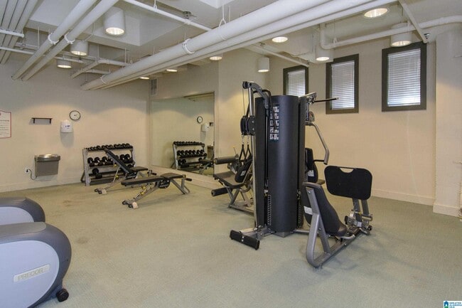 Building Photo - 350 19th St S