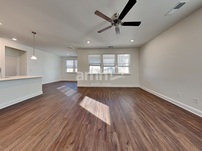 Building Photo - 623 Rivermist Dr