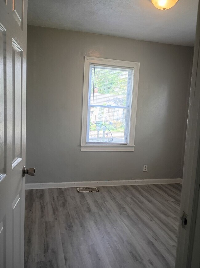 Building Photo - 2815-2815 1/2 S Pershing Dr