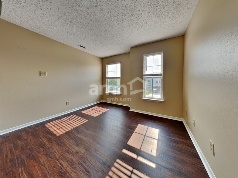 Building Photo - 8330 S Rising Sun Dr