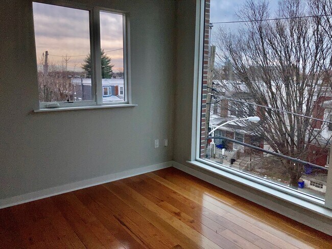 Building Photo - 5358 Addison St
