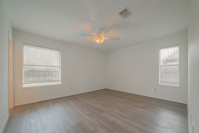 Building Photo - 4431 Duesenberg Dr