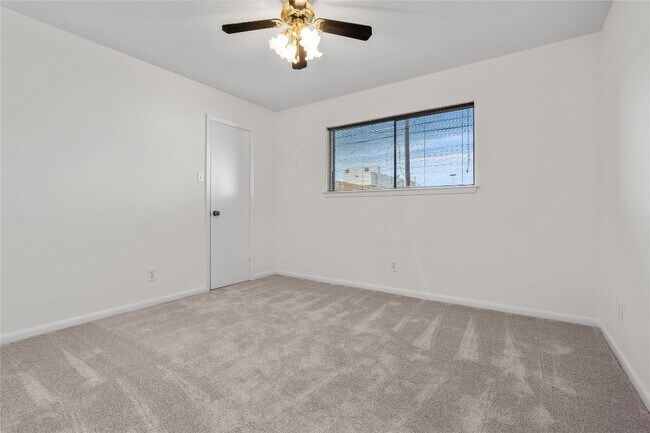 Building Photo - 2513 Country Club Blvd