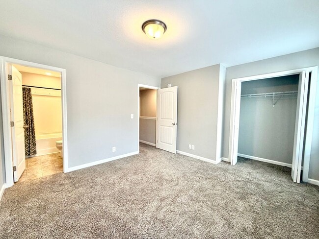 Building Photo - 235 Woodland Vly Ln