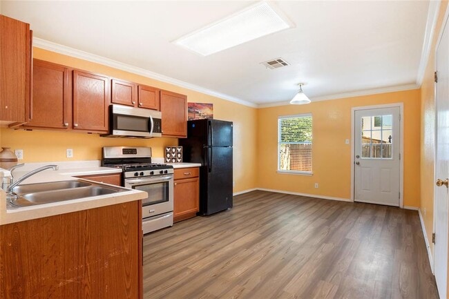 Building Photo - 4003 Reeders Dr