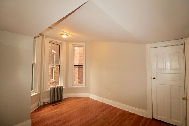 Building Photo - 1616 Green St
