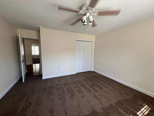 Building Photo - 4BRd Carleton Place, Upscale Brick town home, 1 car garage!  Central Wilmington!