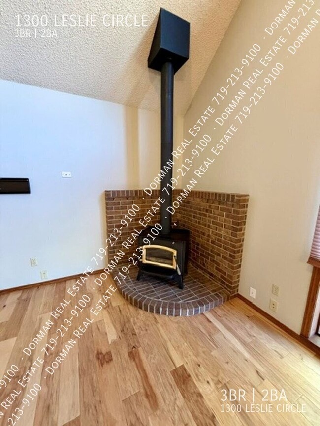 Building Photo - 1300 Leslie Cir